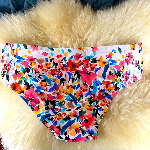 NWT Catalina white and multicoloured floral bikini bottoms - Picture 2 of 3